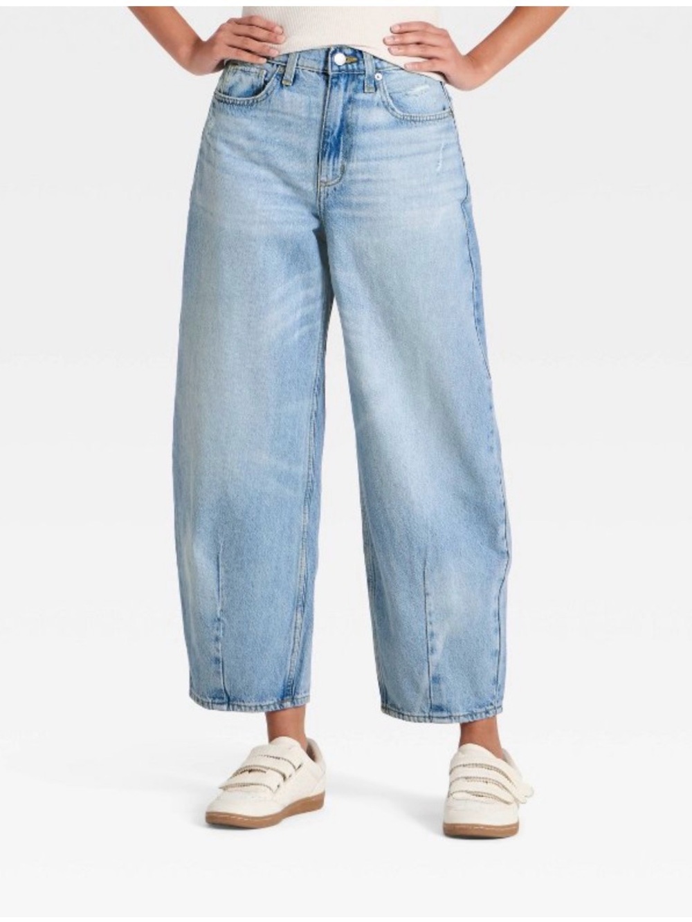 NWT Universal Thread High-Rise Easy Barrel Jeans – Light Wash - Size 6